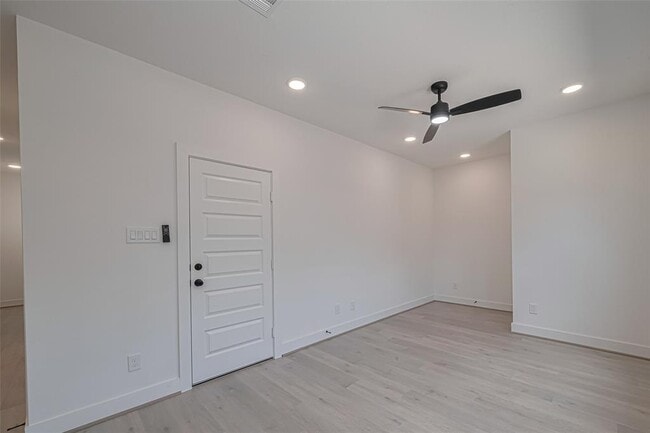 Building Photo - 1350 W 24th St