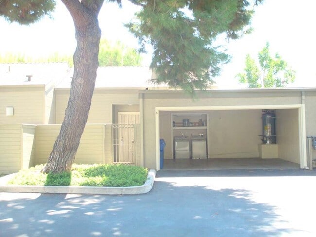 Building Photo - 15790 Midwood Dr