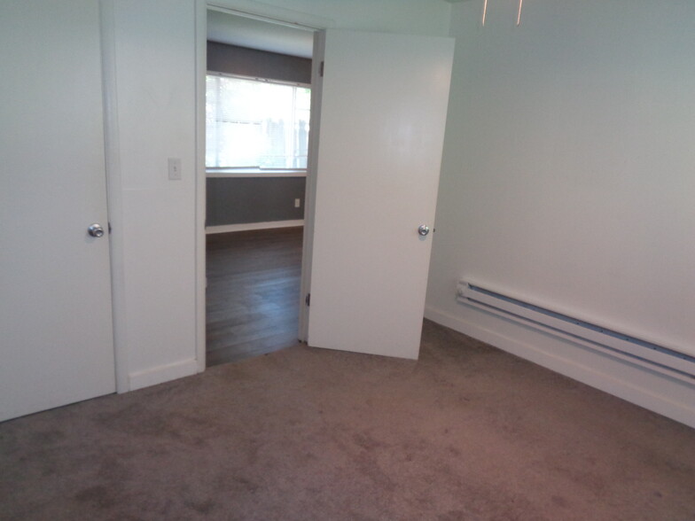 Building Photo - 1055 E Wilson Ave