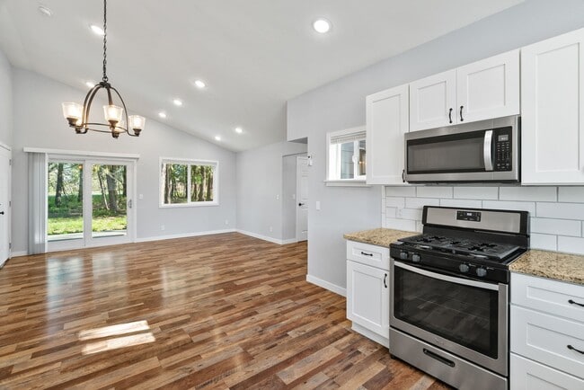 Building Photo - 900 Westwood Dr