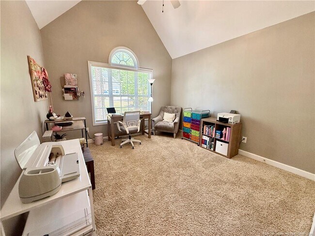 Building Photo - 275 Maplewood Dr