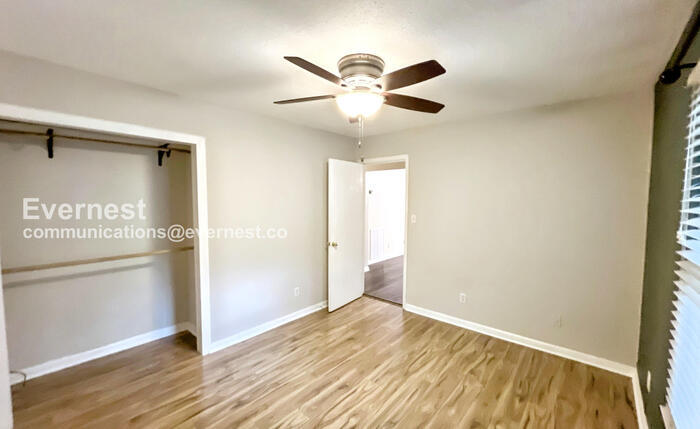 Building Photo - 1110 Fernway Cir