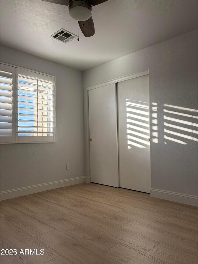 Building Photo - 768 E Irma Ln