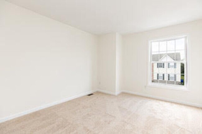 Building Photo - Spacious, Large, Luxury 3 Bedroom Townhouse in Hockessin, Delaware