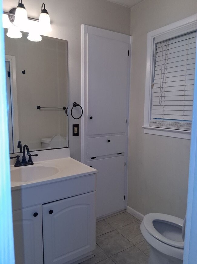 Building Photo - 3bed 2 bath in North East Jxn