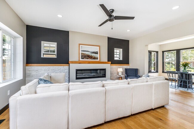 Building Photo - South Grandview