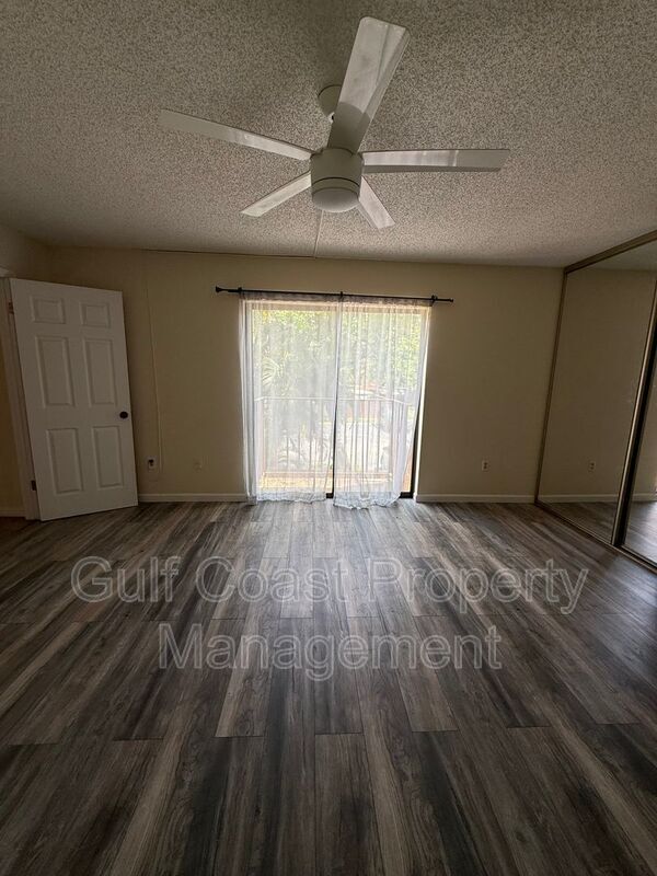 Building Photo - 5249 Cedarbend Dr