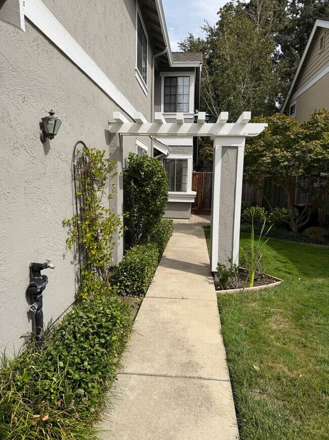 Building Photo - 230 Bridgeside Cir