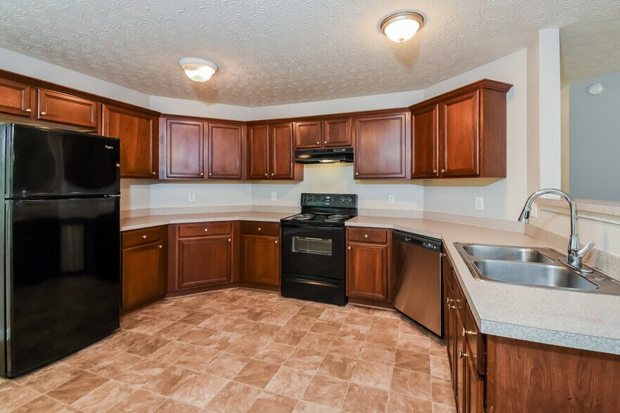 Building Photo - 2498 Tolliver Dr