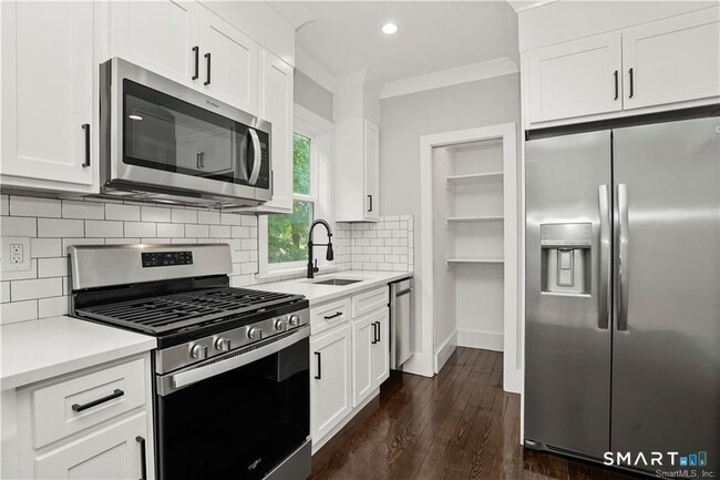 Building Photo - 174 Coram Ave