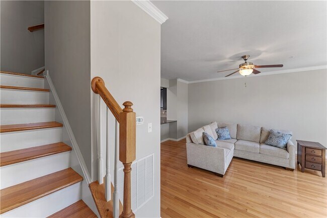 Building Photo - 410 Fairmont Dr