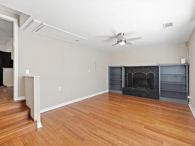 Building Photo - 1431 Glencoe Dr