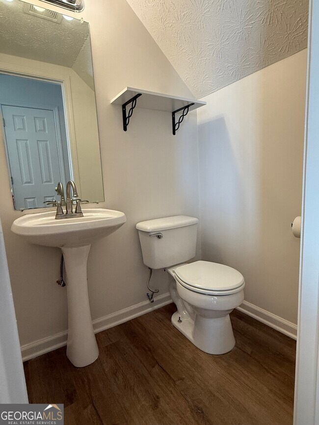 Building Photo - 160 2nd St