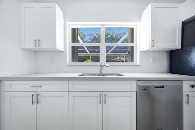 Building Photo - 321 E Chaminade Dr