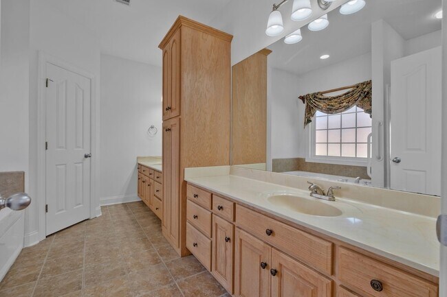 Building Photo - 614 Greene Dr