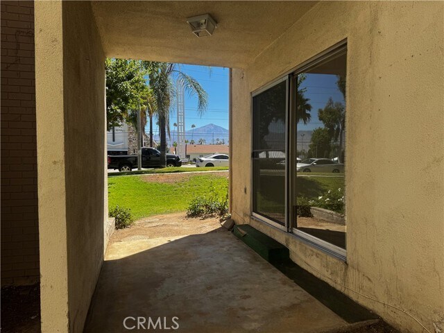 Building Photo - 475 E Cypress Ave
