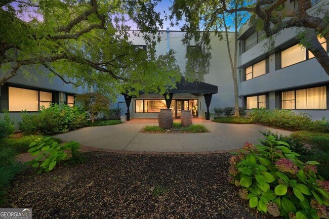 Building Photo - 3645 Peachtree Rd NE