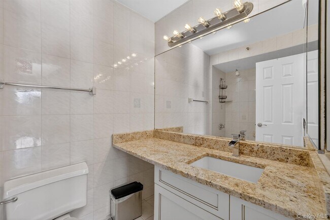 Building Photo - 25 Rockledge Ave