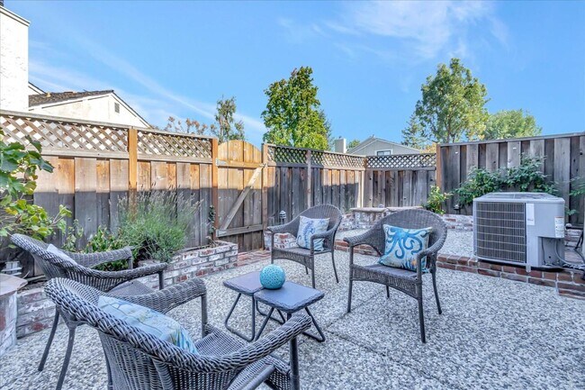 Building Photo - 6640 Bunker Hill Ct