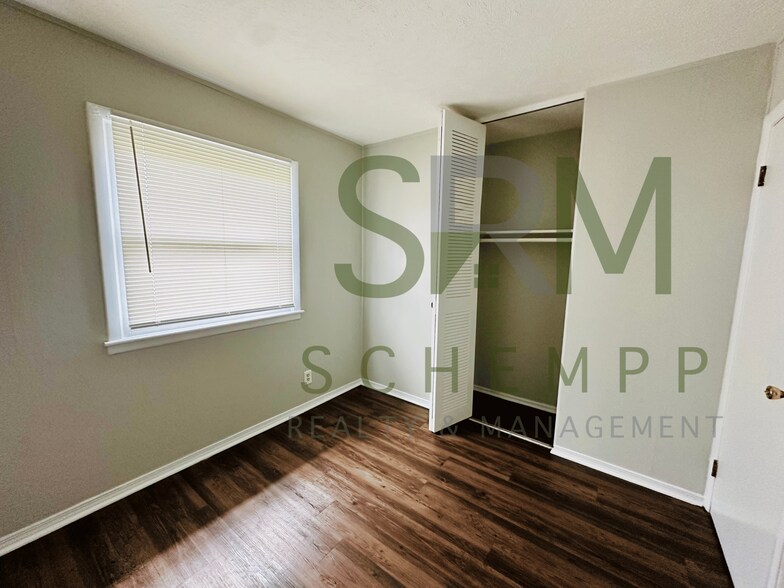 Building Photo - 5616 Lagoona Dr