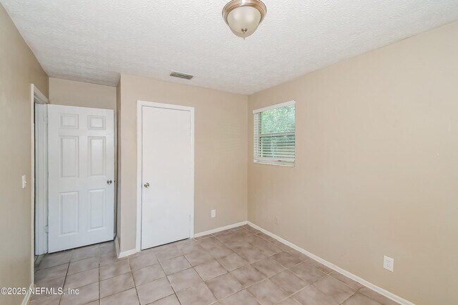 Building Photo - 6430 Lucente Dr