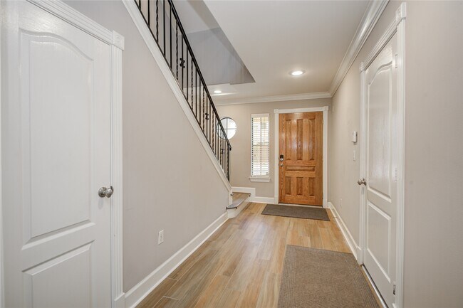 Building Photo - 5510 Blossom St