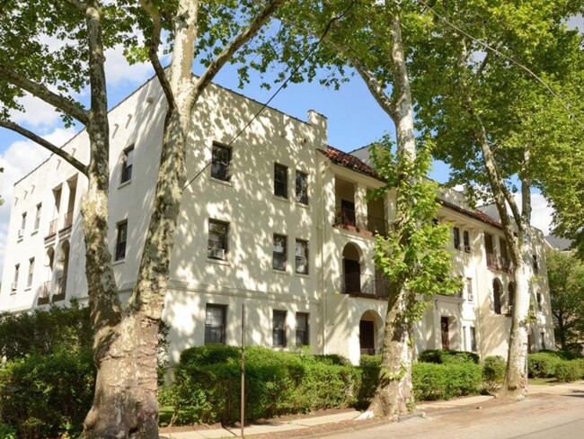 Building Photo - One Oakland Terrace