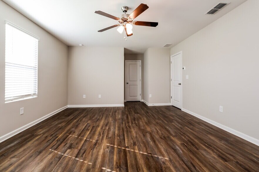 Building Photo - 3770 Place Dr