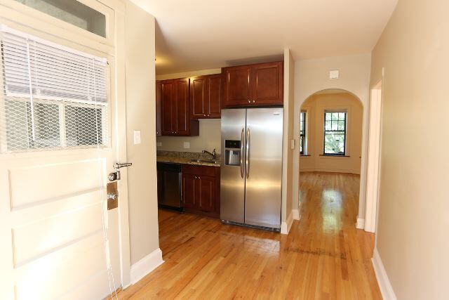 Building Photo - 4944 N Hoyne Ave
