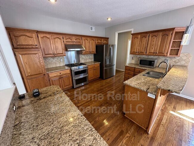 Building Photo - 5605 W 153rd Terrace