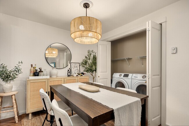 Building Photo - 215 9th St