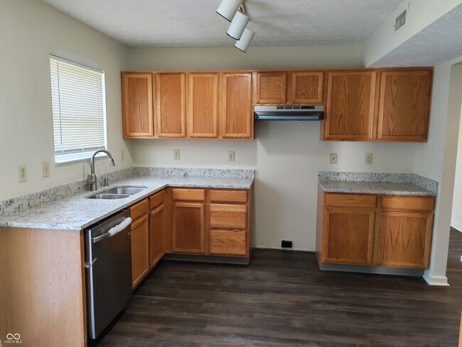 Building Photo - 6140 Lake Freeman Dr
