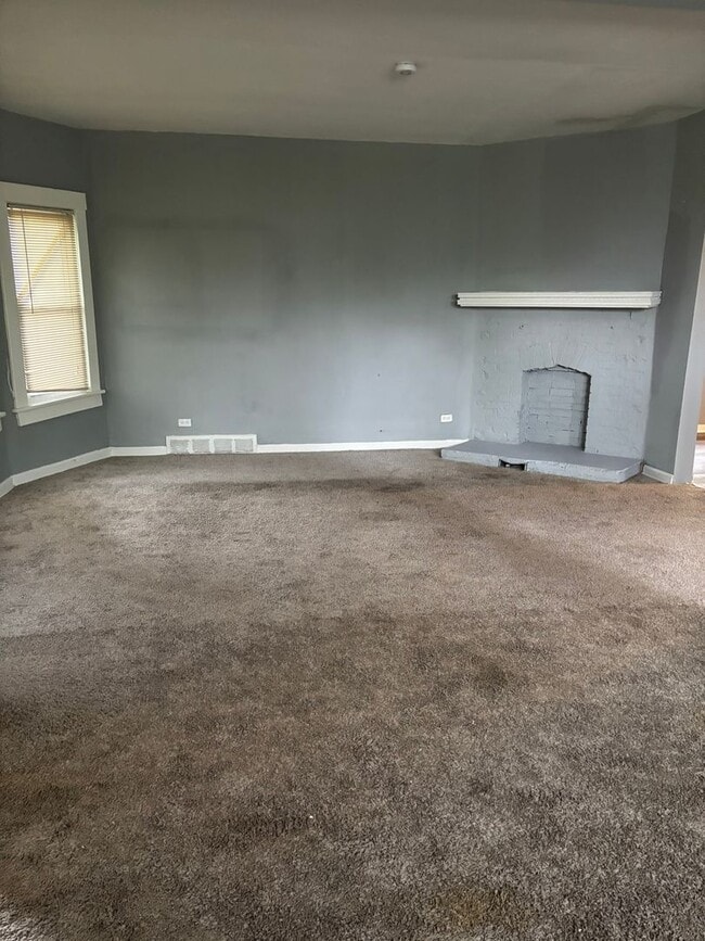 Building Photo - Section 8 & Eden Accepted! Charming spacio...