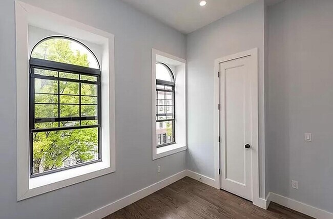 Building Photo - 360 Palmetto St