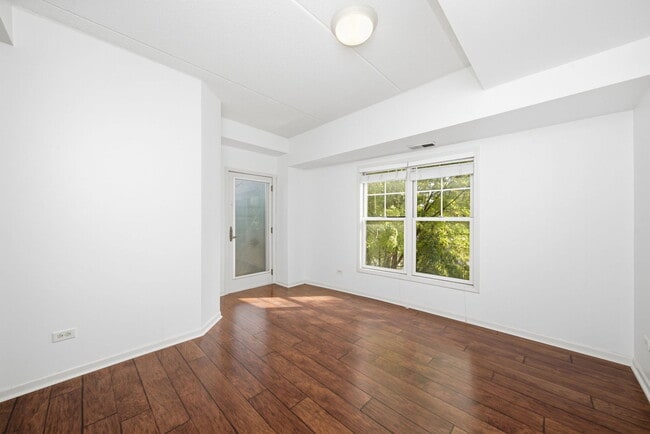 Building Photo - 125 Lakeview Dr