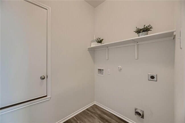 Building Photo - 288 Eves Necklace Dr.