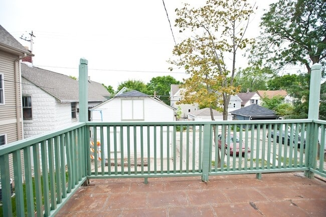 Building Photo - 3259 N Oakland Ave