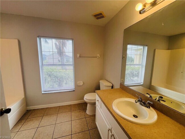 Building Photo - 313 NE 30th St