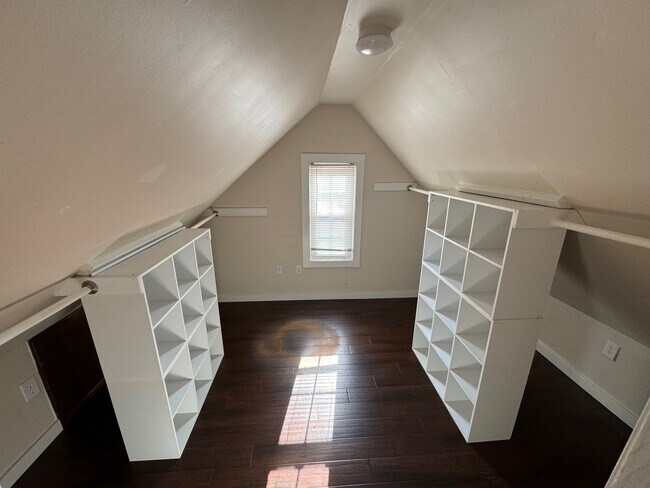 Building Photo - 129 Laurel Rd