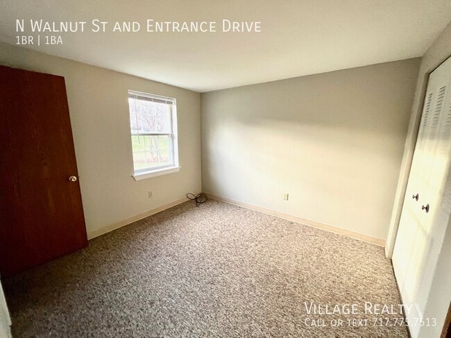 Building Photo - 302 N Walnut St