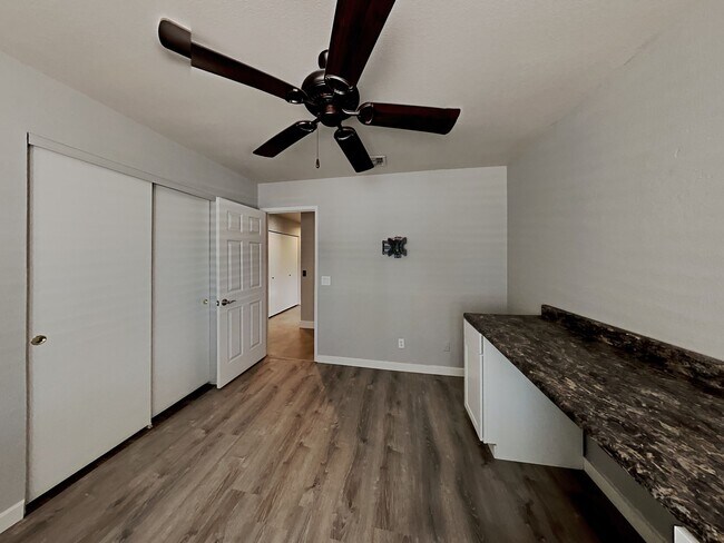 Building Photo - 4825 W Bluebell Way