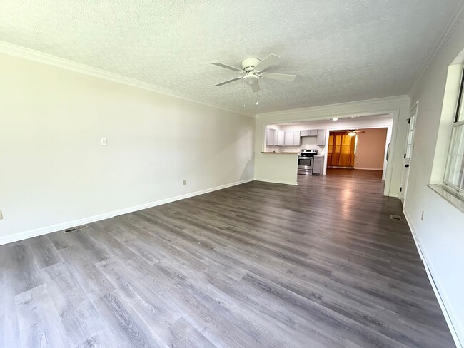 Building Photo - 340 Oran Rd