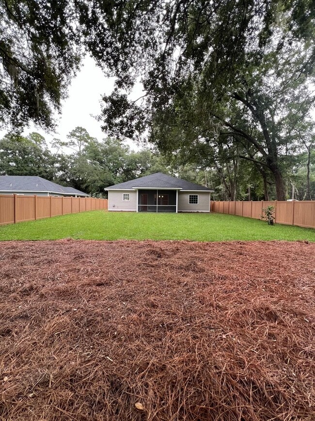 Building Photo - 3 Bed 2 Bath Home with Porches and Huge Ba...