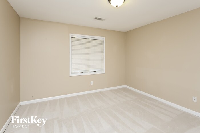 Building Photo - 240 Hollyberry Ln