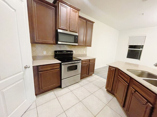 Building Photo - Great 3bed/2.5bath Rental Opportunity in T...