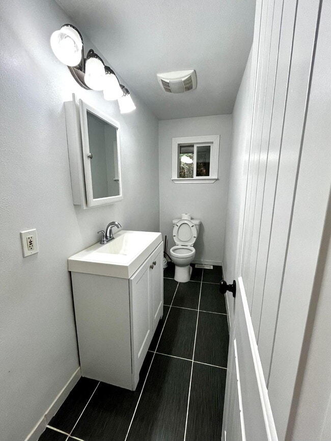 Building Photo - Elegant Puyallup Home with Full 2-Bedroom ADU and Panoramic City Views