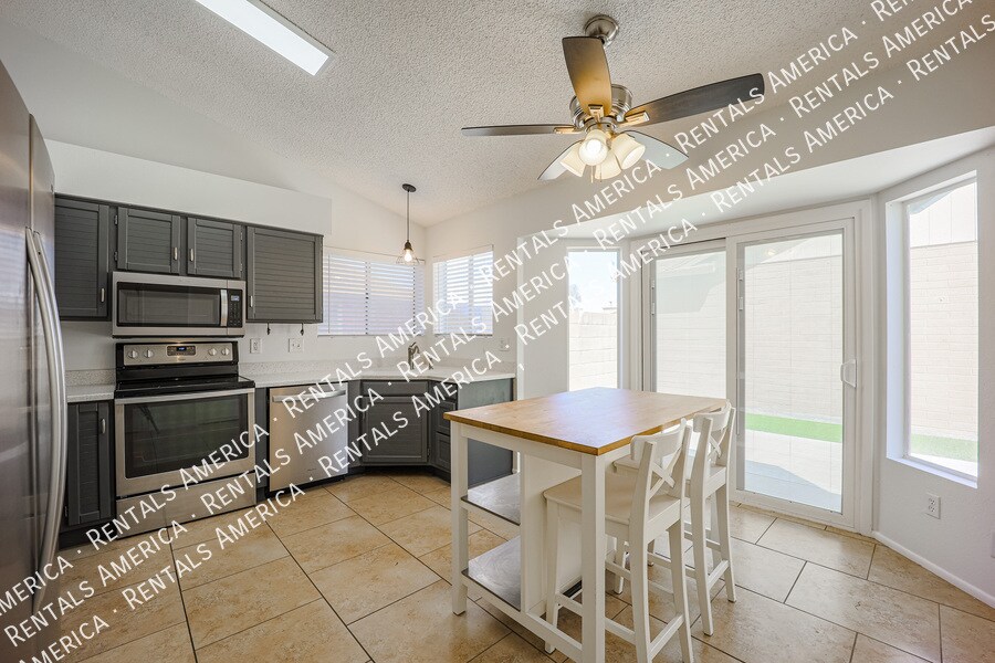 Building Photo - 1055 N Recker Rd