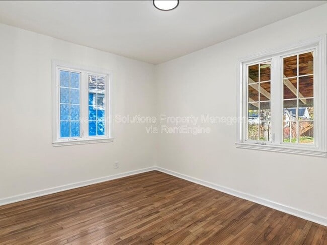 Building Photo - 1150 Simondi Ave