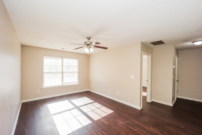 Building Photo - 316 Lauren Dr