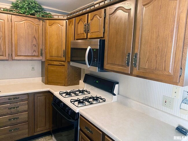 Building Photo - 1829 W Daytona Dr